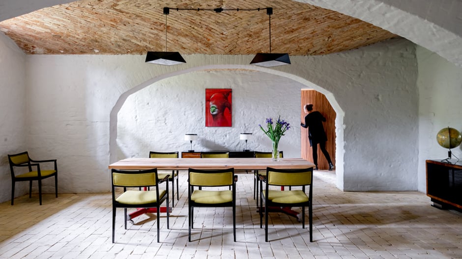 Schwerpunkt polnisches Design: ein Apartmentumbau von Loft Kolasiński im Umland von Berlin.