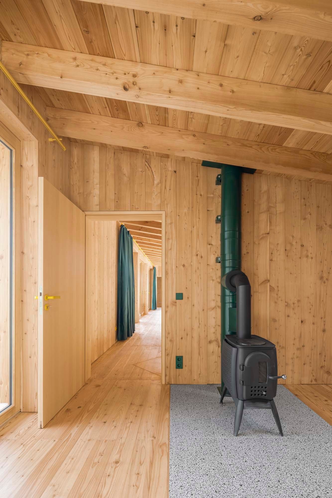 Nachhaltiges Bauen mit regionalen Ressourcen und innovativen Produkten von JUNG