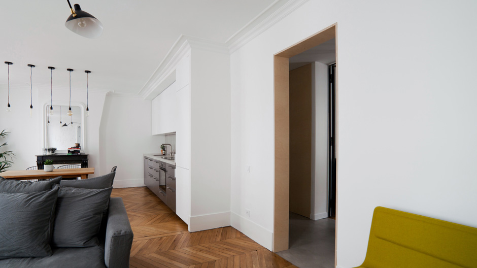 Das Architekturbüro Atelier Daaa strukturiert 74 Quadramtmeter Wohnfläche eines Pariser Apartments komplett neu.