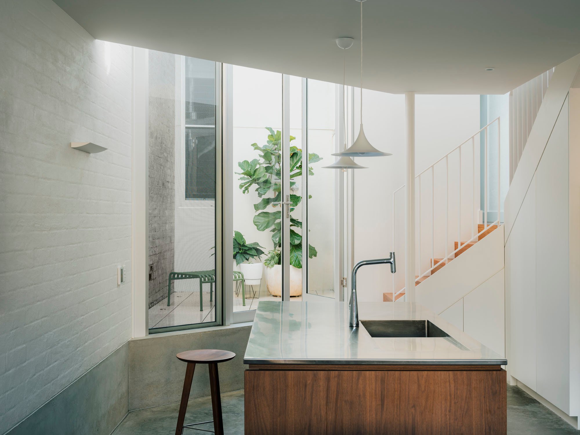 Umbau zum urbanen Wohnhaus von Architect George in Sydney