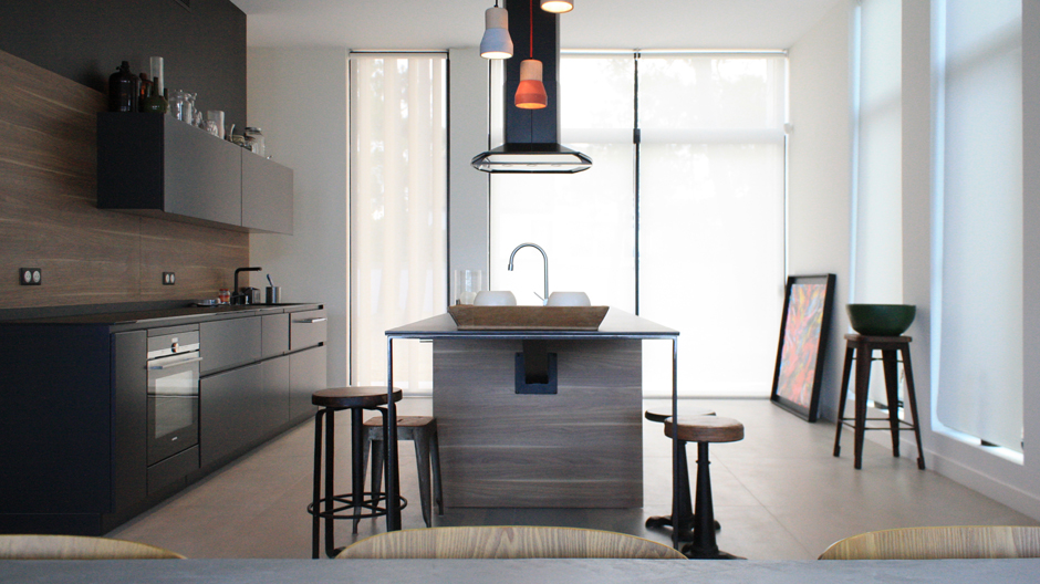 Die Bauherren dieses Hauses schauen vom Herd direkt aufs Meer – eine Idee von Agence Rebeyrol Architecture.