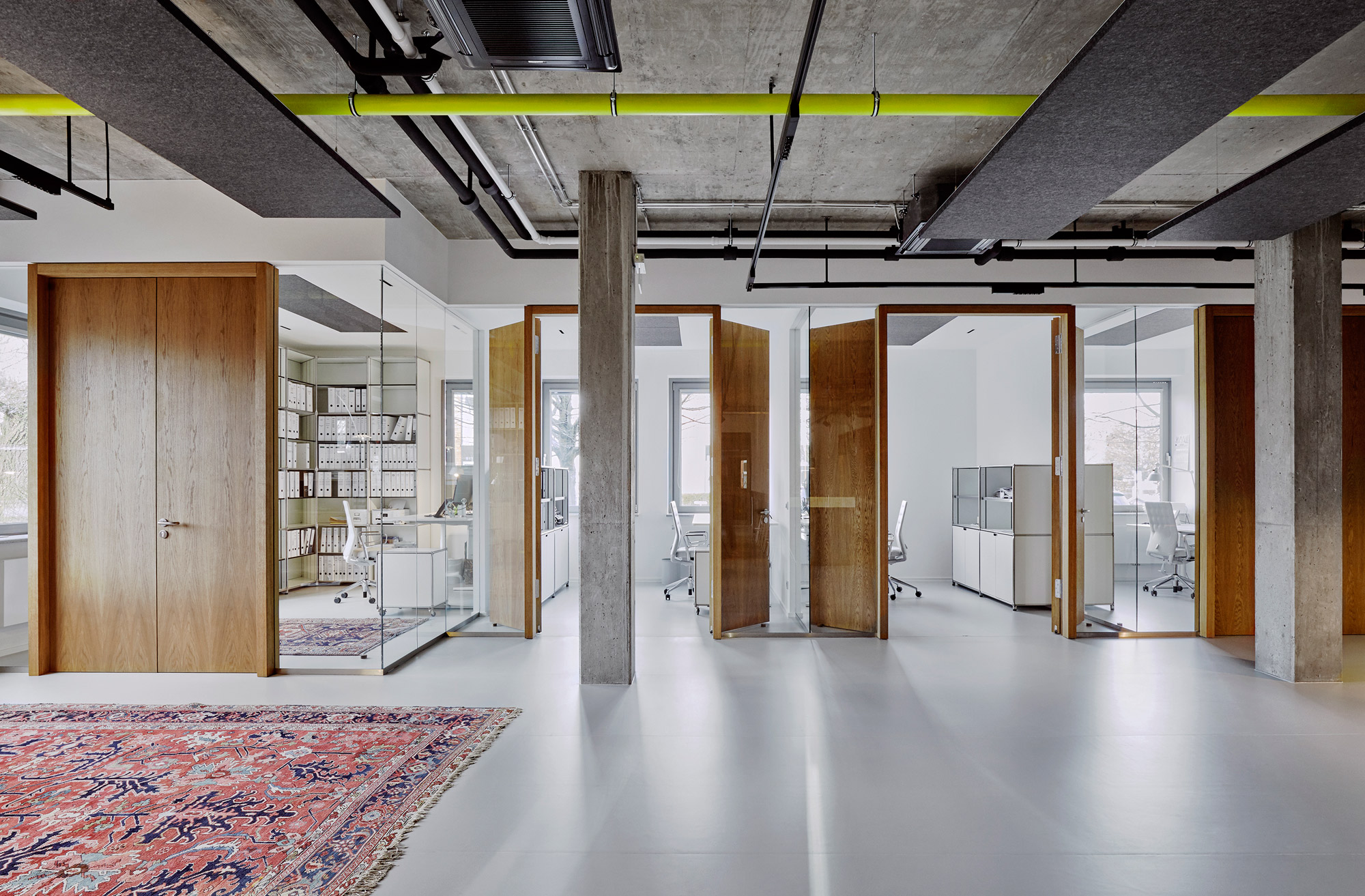 Transparentes Office von Ply Atelier in Hamburg