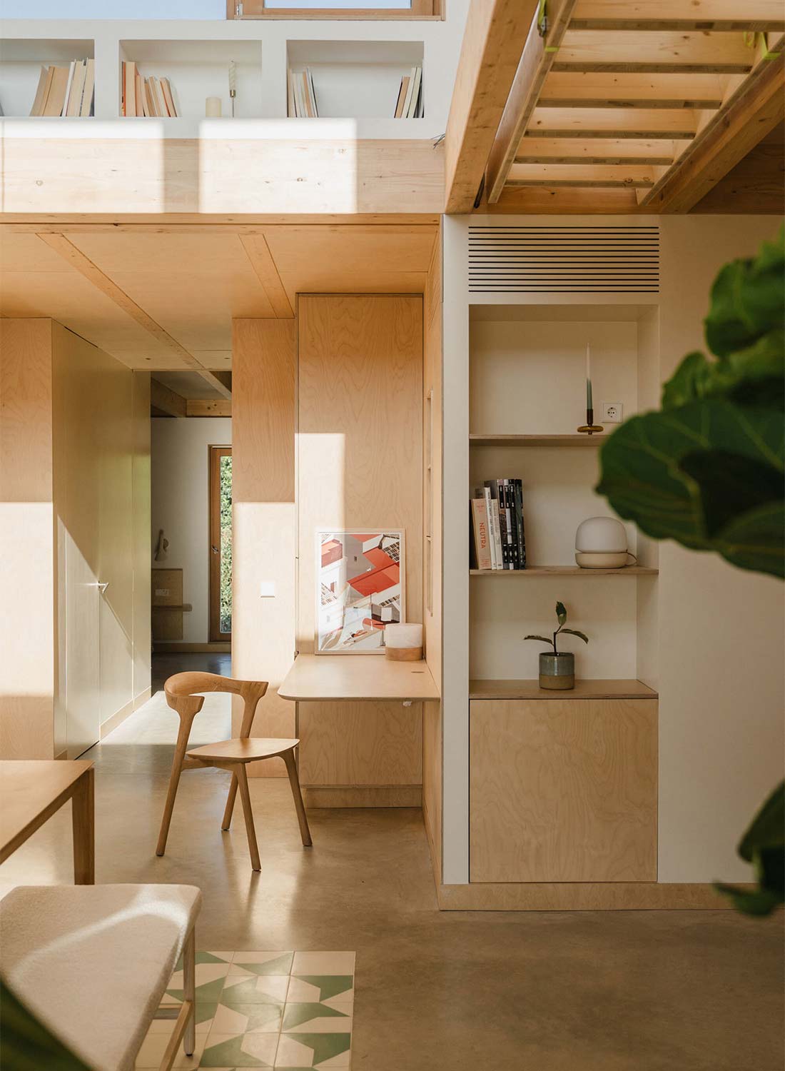 Nachhaltiges Einfamilienhaus in Holzrahmenbauweise in Alt Empordà an der Costa Brava von Clara Crous Arquitectura