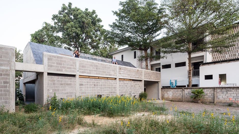 Der Weg ist das Ziel: ein Wohnhaus in Thailand als verflochtenes Raum-Zeit-Kontinuum.