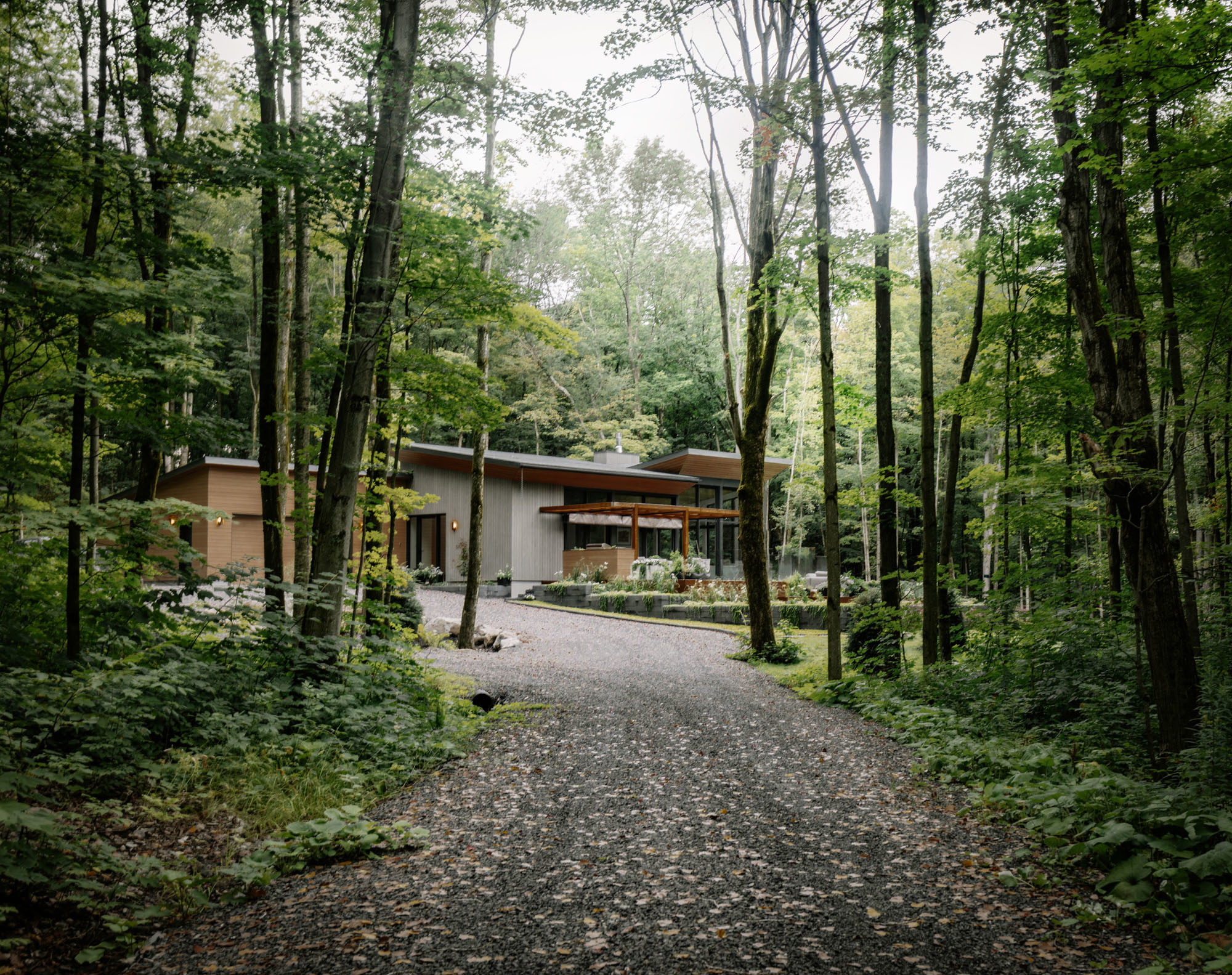 Wohnhaus mit Naturerlebnis von Matière Première Architecture