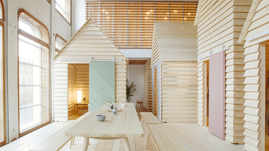 Hüttenzauber im Kulturinstitut: Finnland feiert seine Unabhängigkeit mit einer hunderttägigen Übernachtungssause in nordischer Gemütlichkeit.