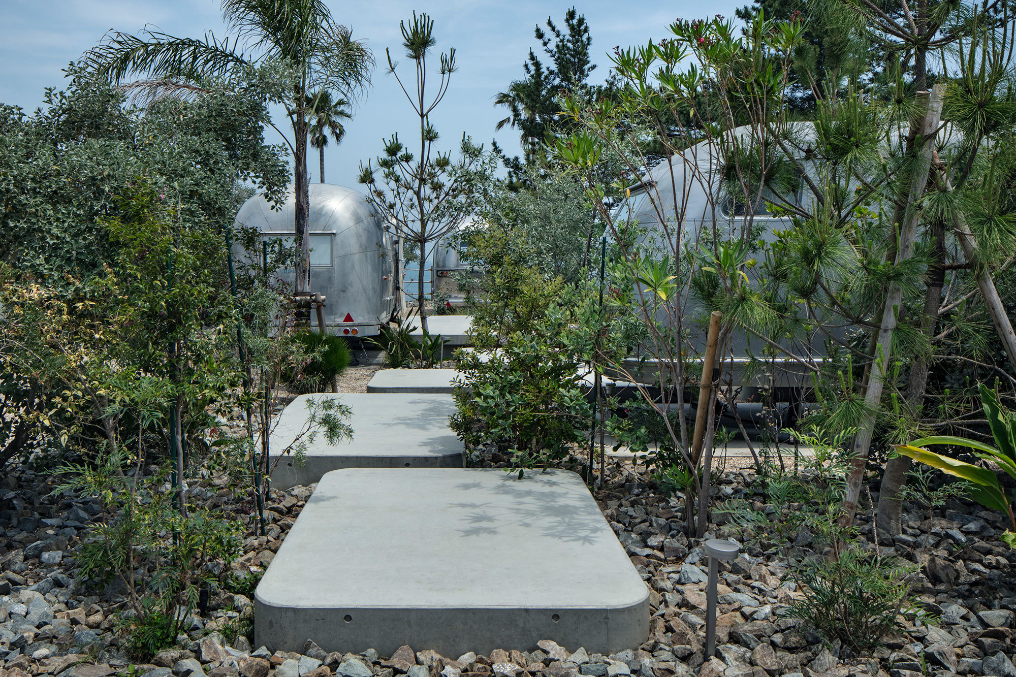 Ein Wohnwagen-Quintett von Daisuke Motogi