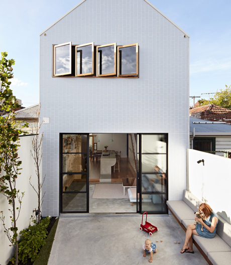 Hoch hinaus im Reihenhaus: Anbau von Dan Gayfer Design in Melbourne.