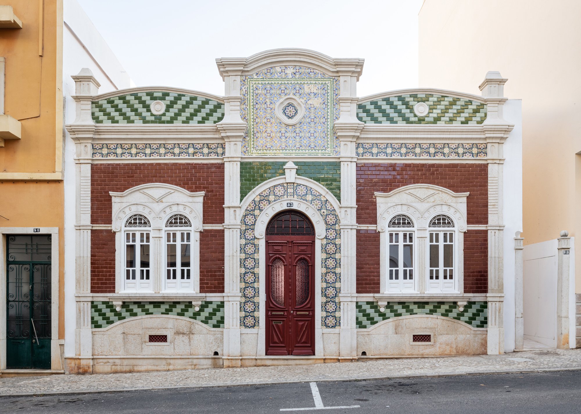 Umbau der Casa 1923 in Faro von PAr Plataforma de Arquitectura