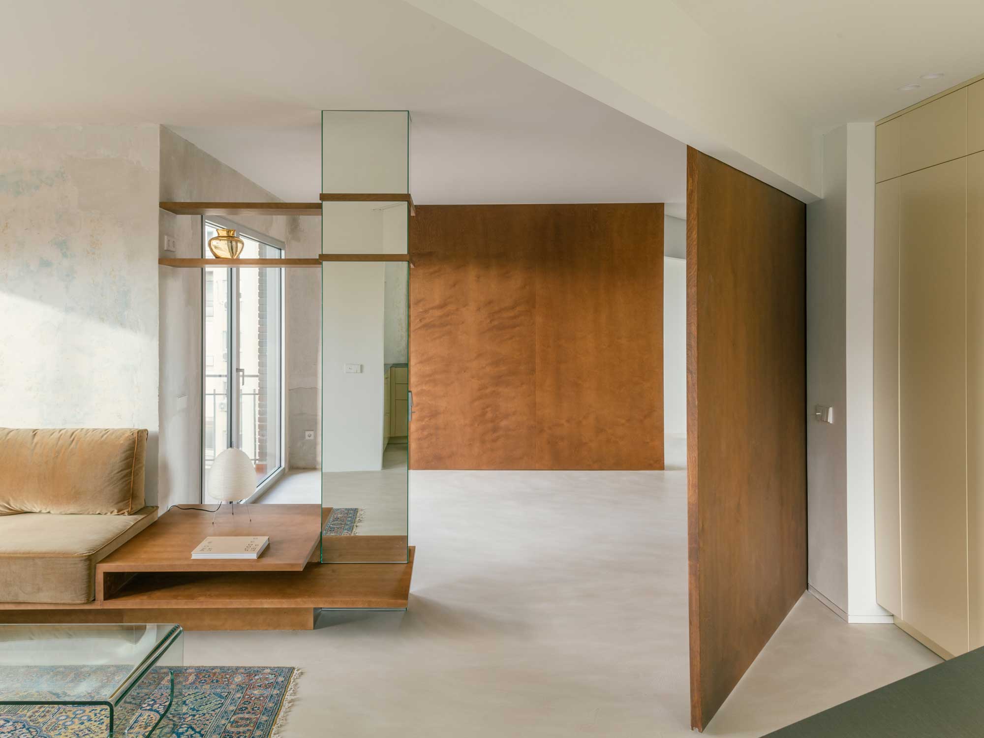 Wohnungsumbau mit flexiblem Grundriss von BA-RRO in Madrid