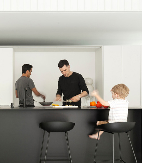 Minimalistisches Reihenhaus in Montreal: gekonntes Spiel mit Licht und Reduktion.