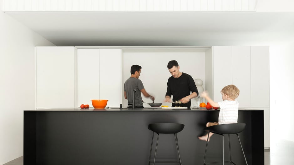 Minimalistisches Reihenhaus in Montreal: gekonntes Spiel mit Licht und Reduktion.