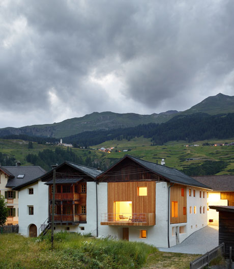  Wie das Berliner Architekturbüro Baumhauer dieses Bauernhaus im Unterengadin umgebaut hat.