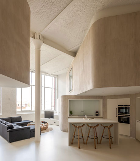 Dieser Ausbau einer Fabriketage in Belgien macht einen Bogen um Konventionen.