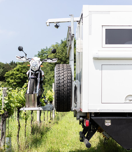 Eine maßgefertigte, mobile Wohnzelle von Architekten für Weltenbummler