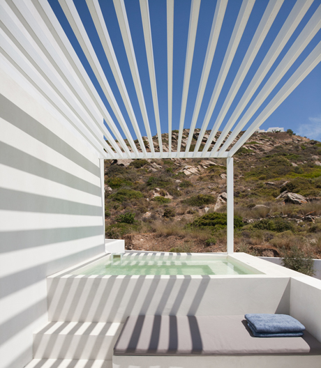 Auf der Kykladeninsel Ios haben A31 einem verwohnten Hotel eine Verjüngungskur verpasst.