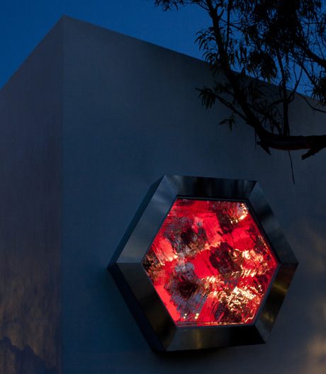 Wie A2 Arquitectos ein Squashfeld in ein buntes Abenteuerland für Kinder verwandelten.