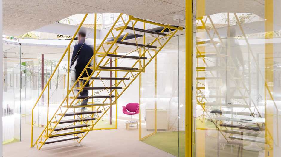 Dieser Umbau zum Coworking Space von SelgasCano in London lockt mit jeder Menge Pflanzen und einer Dämmung aus Seifenblasen.