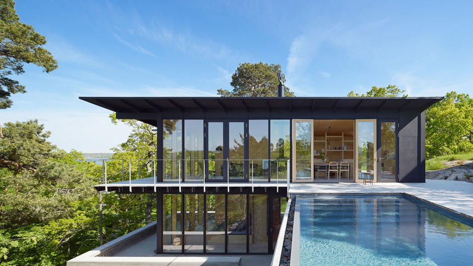 Für sein Sommerhaus bei Stockholm ließ sich Architekt Andreas Martin-Löf von asiatischen Tempeln inspirieren.