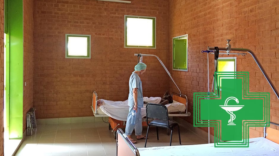 Francis Kérés neues Krankenhausprojekt in Burkina Faso war zugleich Ausbildungsstätte für Handwerker.