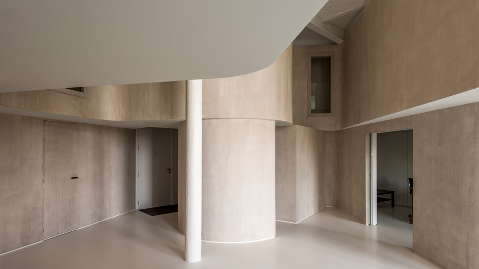 Dieser Ausbau einer Fabriketage in Belgien macht einen Bogen um Konventionen.