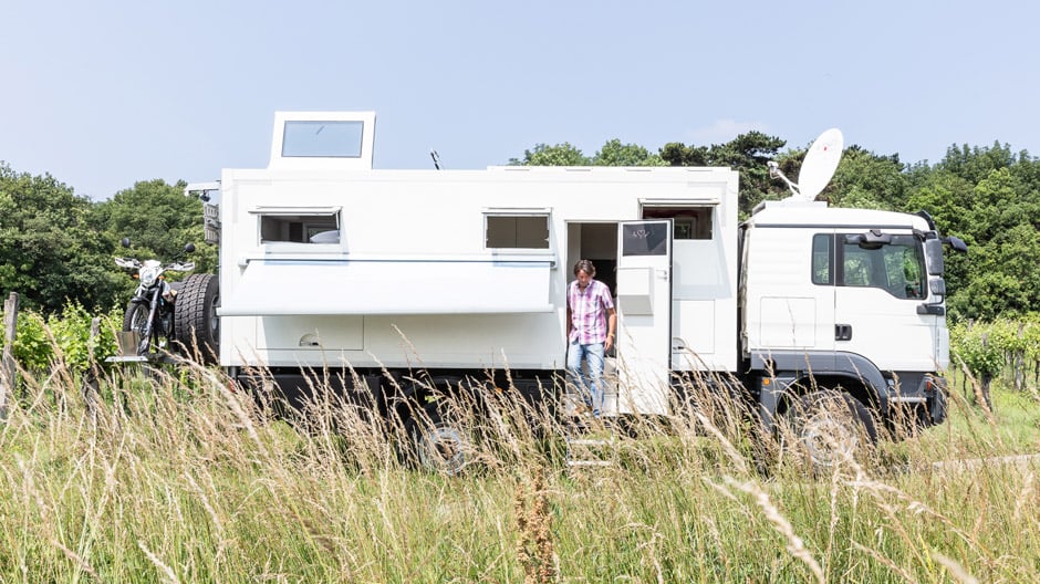 Eine maßgefertigte, mobile Wohnzelle von Architekten für Weltenbummler