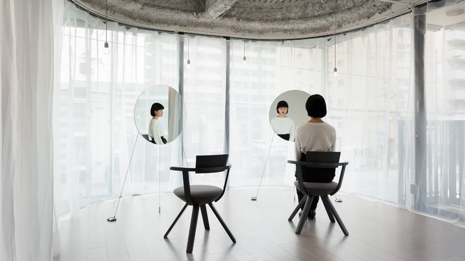 In diesem japanischen Friseursalon hängen keine Spiegel an der Wand, und es geht auch nicht darum, wer am schönsten ist.
