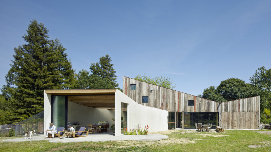 Ein Künstlerpaar lässt sich in Kalifornien vom norwegischen Architekturbüro Mork-Ulnes ein Haus nach seinen Vorstellungen bauen.