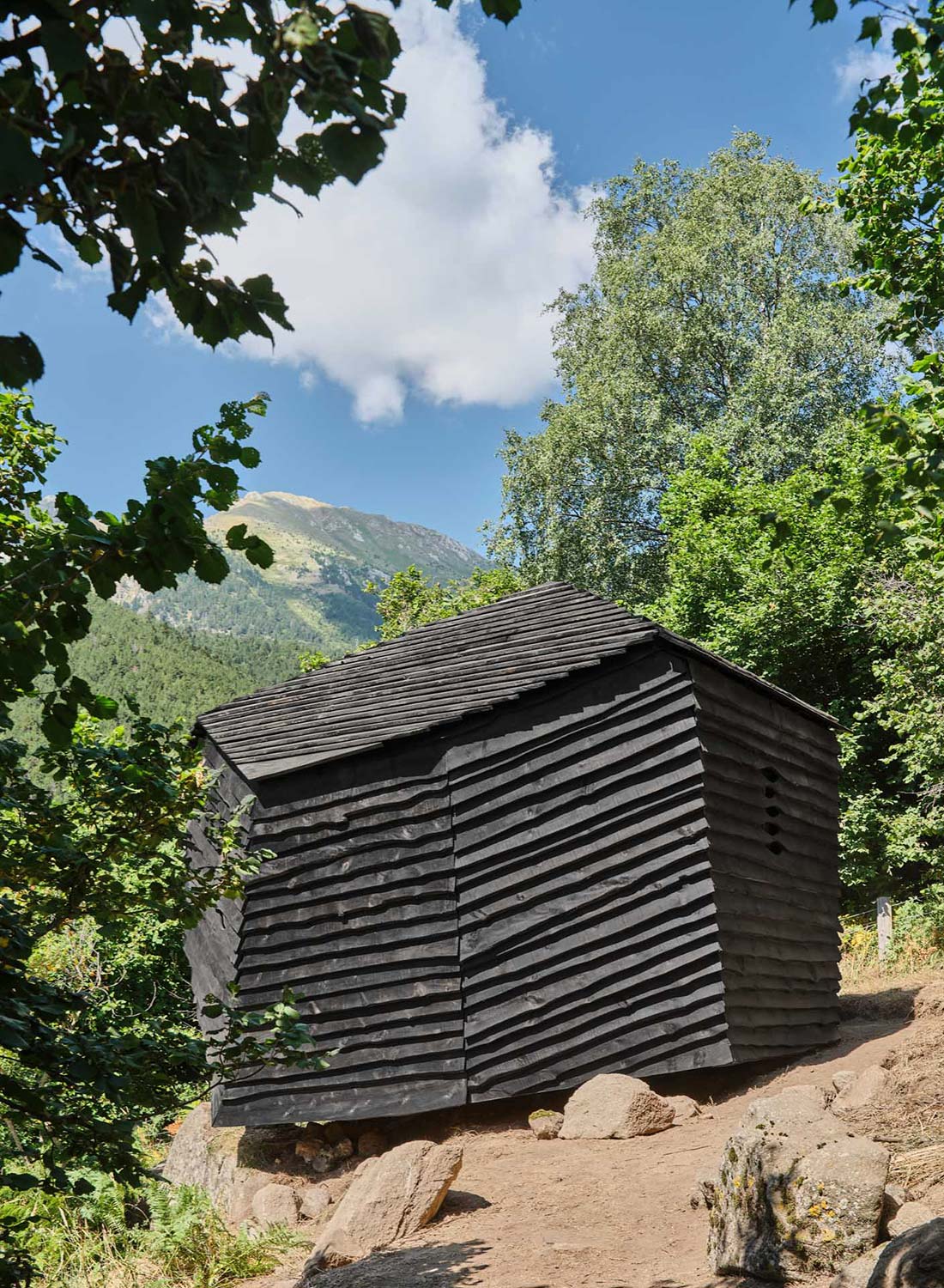 Nachhaltige Holzhütte in den Pyrenäen