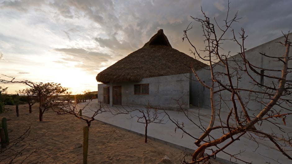 Palapa an Beton: Tadao Ando hat sechs Künstlerresidenzen in Südwestmexiko entworfen.