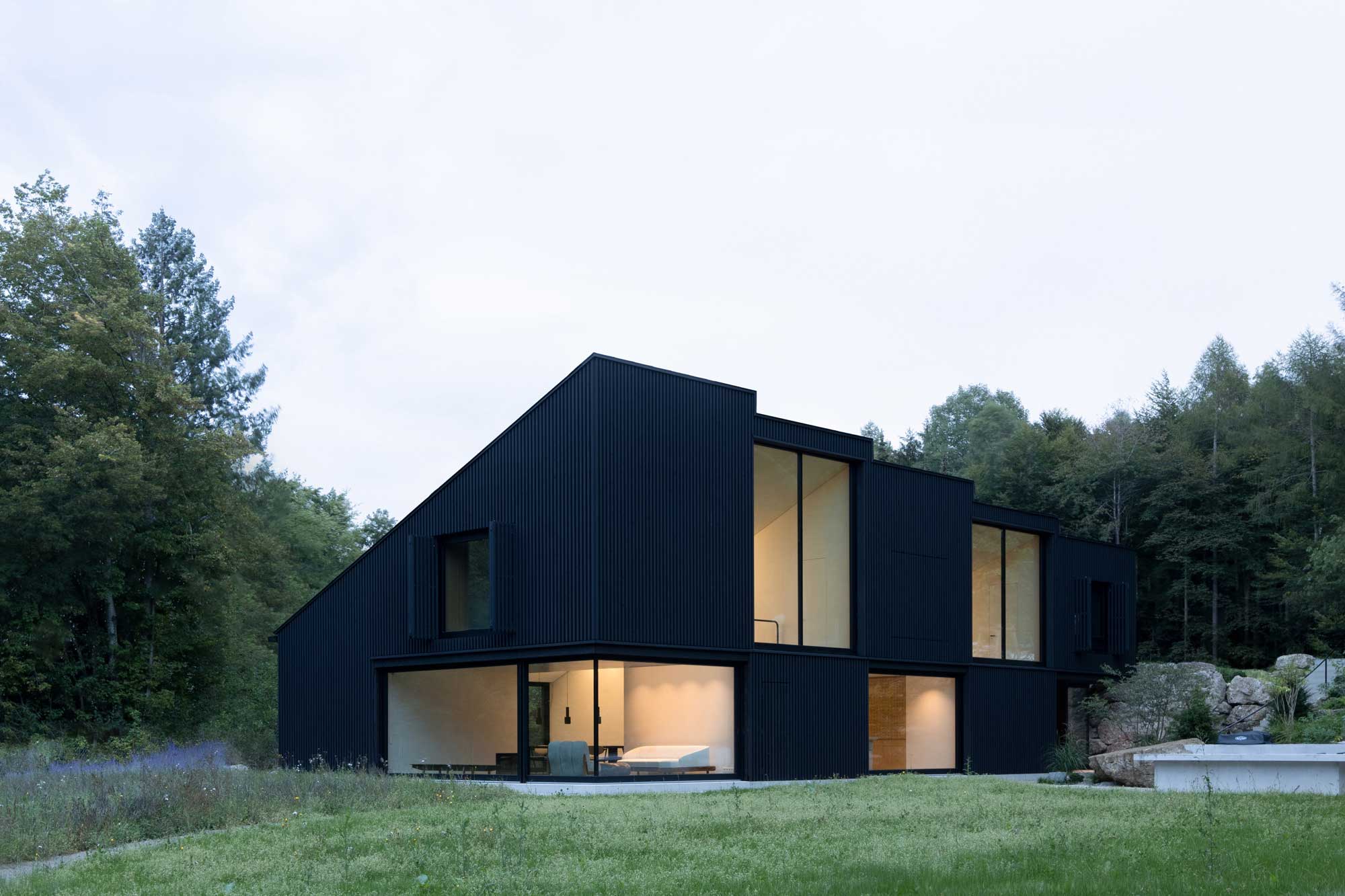 Massivholzhaus am See von Appels Architekten