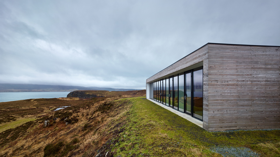 Von der keltischen Architektur inspiriert: das Cliff House auf der schottischen Insel Skye.