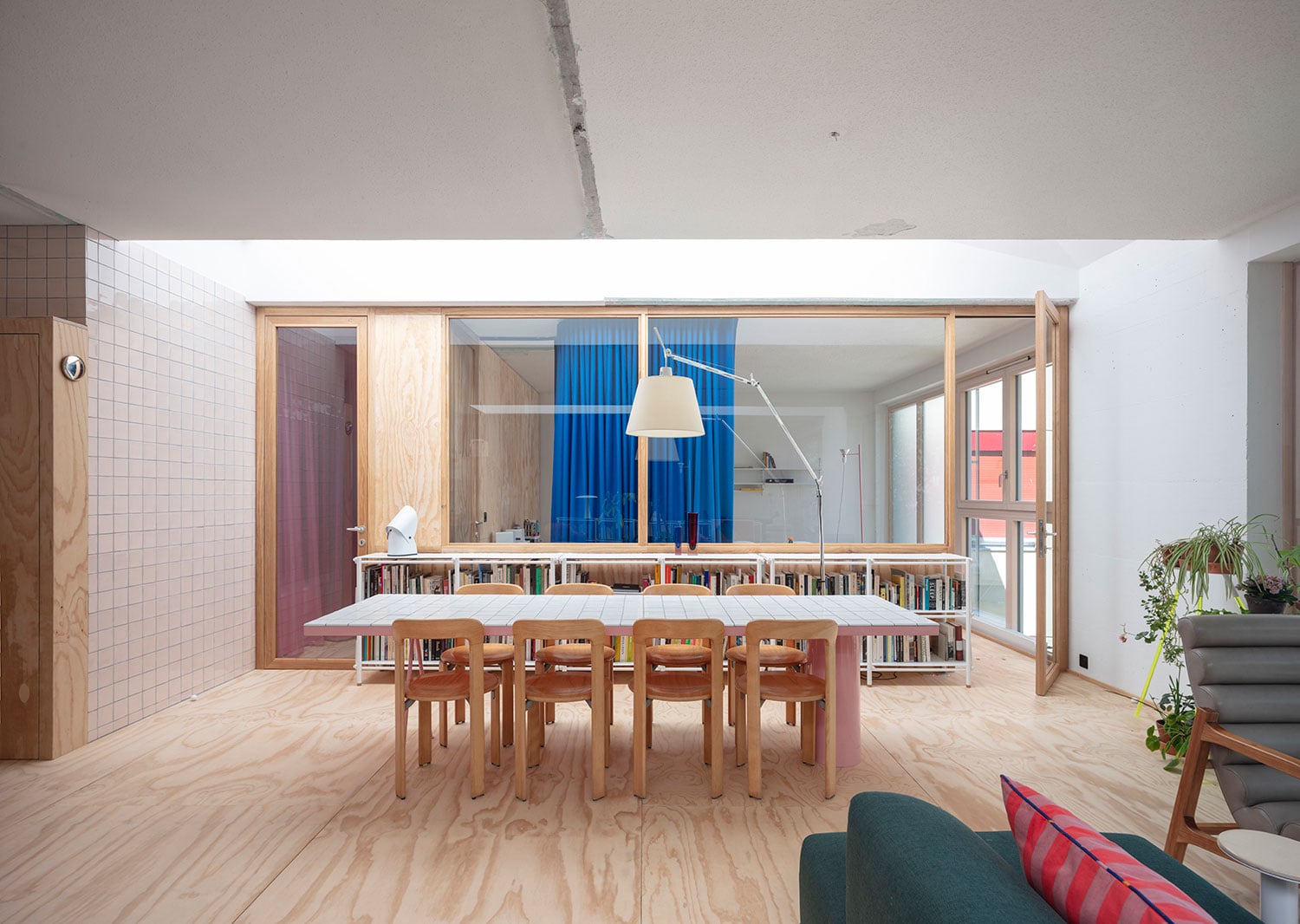 Vorhang auf für ein Apartment von Bureau