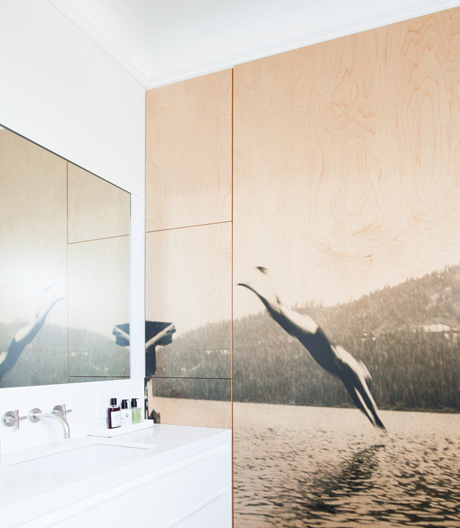 Türen aus Wasser, Wände aus Papier und ein Boden aus Blumen: das Zuhause einer Kunstsammlerin in San Francisco.