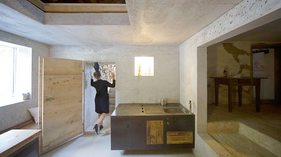 Architekt Peter Haimerl baute ein Bauernhaus im Bayerischen Wald vielschichtig um.