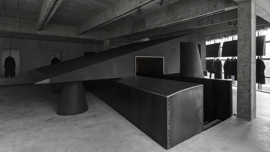 Geometrisches Formenspiel: Ein versteckt liegendes Modegeschäft im chinesischen Hangzhou wagt ein räumliches Experiment.