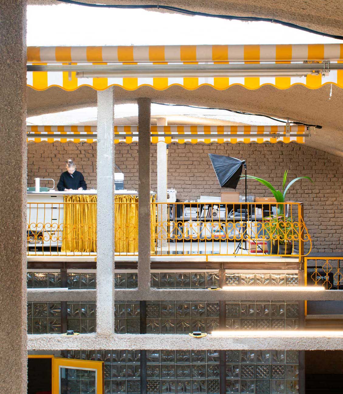 Zirkuläre Arbeitsgarage von Caramel ArchitektInnen in Wien