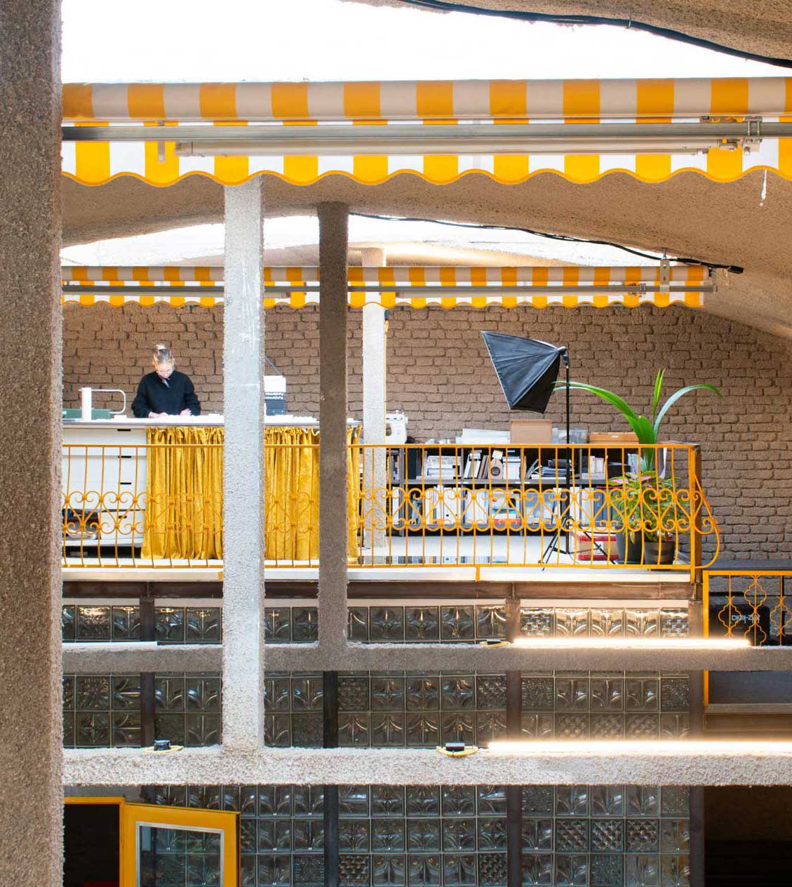 Zirkuläre Arbeitsgarage von Caramel ArchitektInnen in Wien
