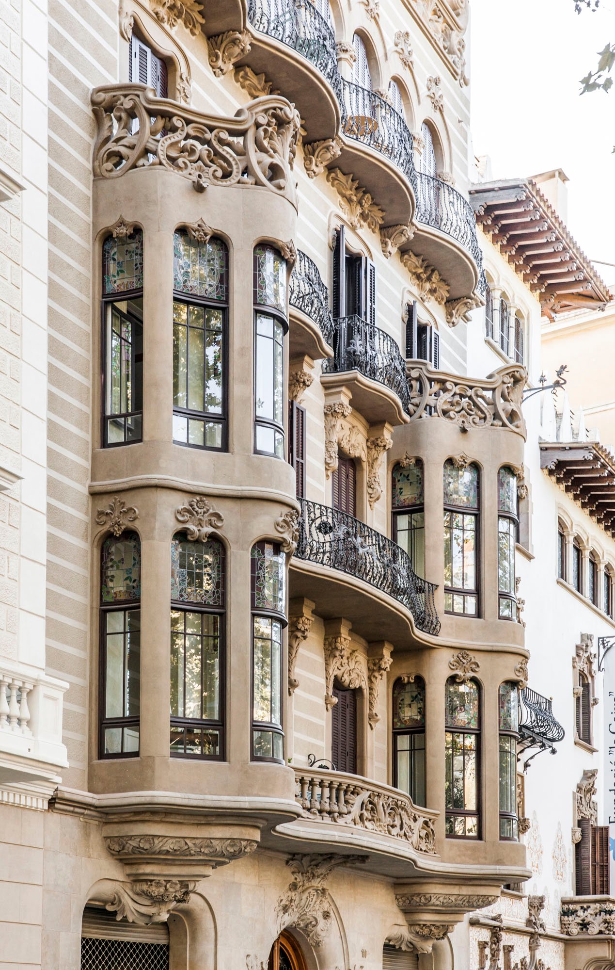 Sensibler Umbau der Casa Alesan in Barcelona von Bach Arquitectes