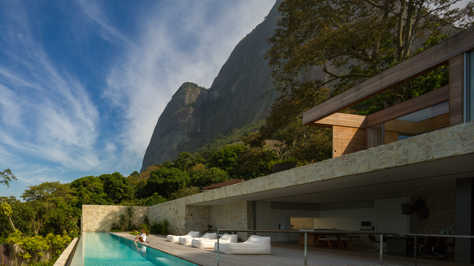 Schön anzusehen und gut zu reinigen: die Villa des bekannten brasilianischen Fernsehmoderators Alex Lerner. 