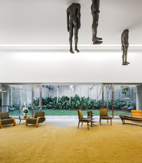 Eine einzigartige Symbiose aus Architektur, Design und Kunst: Das Wohn- und Galeriehaus Casa Cubo in São Paulo.