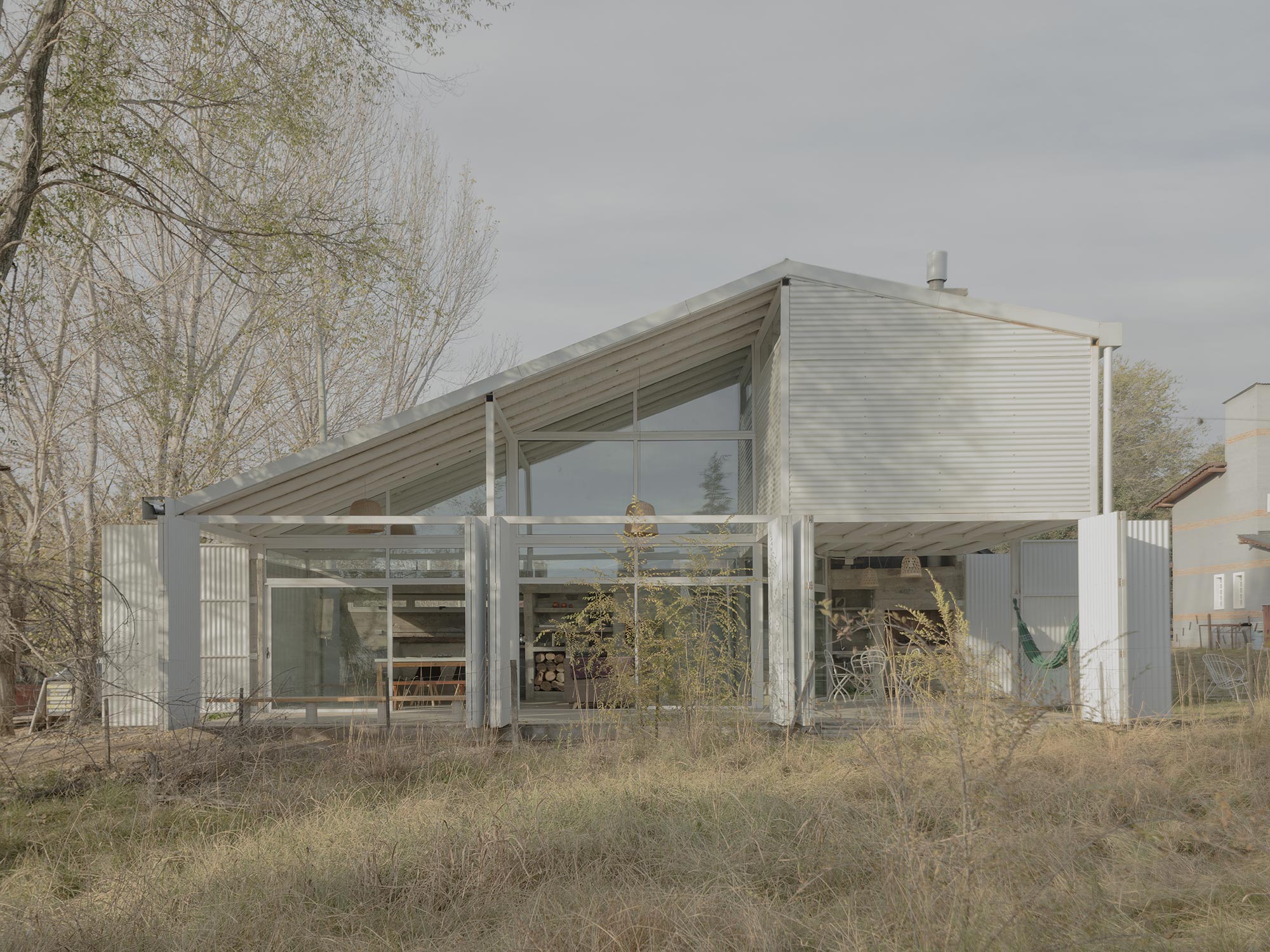 Ein ländliches Wochenendhaus in Argentinien von Valentín Brügger