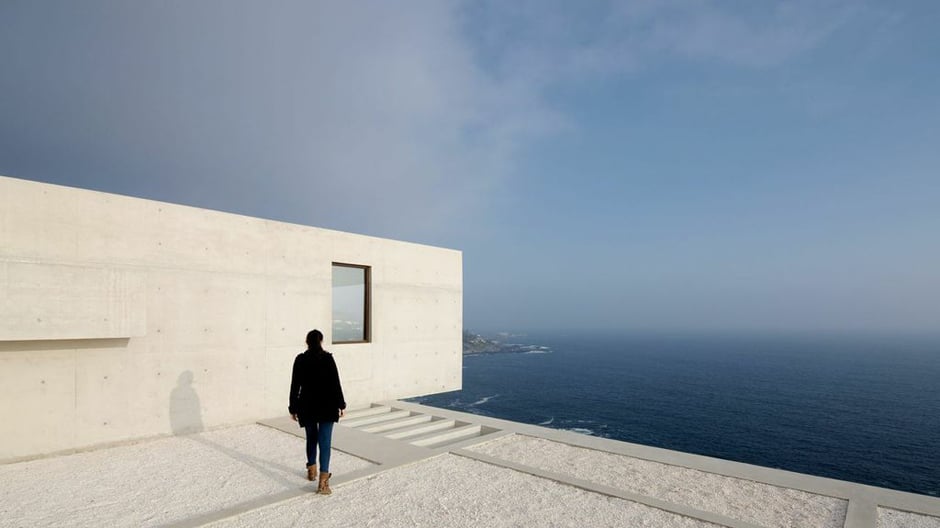 Teurer Fleck, beeindruckende Architektur: Wohnhaus am Hang.