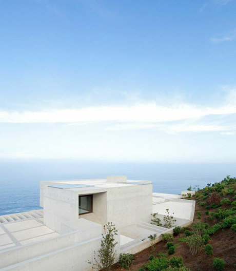 Teurer Fleck, beeindruckende Architektur: Wohnhaus am Hang.