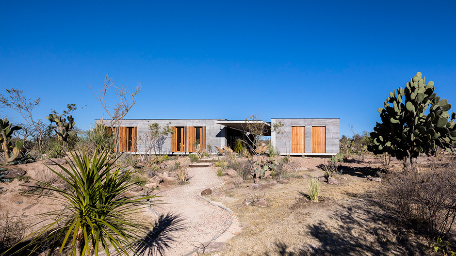 Hacienda aus Beton und Holz von Cherem Arquitectos
