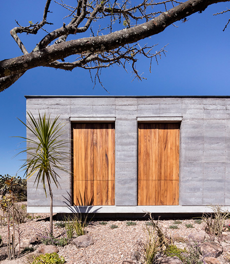 Hacienda aus Beton und Holz von Cherem Arquitectos