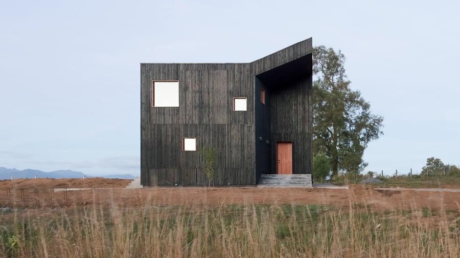 Manipulierte Form: Das gefaltete Dach eines Wohnhauses am Lago Villarrica erzeugt imposante An- und Ausblicke.