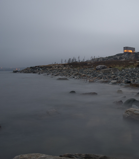 Ein spektakulärer Balanceakt in der Wildnis: das Cliff House von MacKay-Lyons Sweetapple Architects.