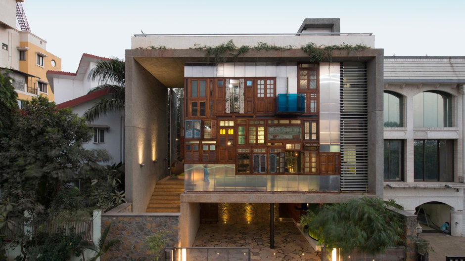 Alles nur geklaut: Ein Generationen-Wohnhaus in Mumbai, das großteils aus recycelten Materialien errichtet wurde.