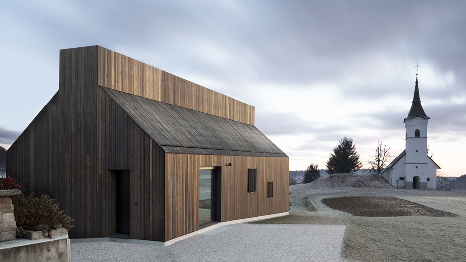  Im Chimney House verschmilzt die Kontur eines Hauses mit der eines Schornsteins.